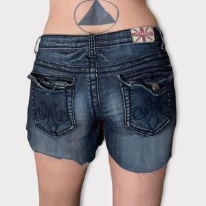 Machine Nouvelle Mode Junior’s Cut Off Distressed Jean Shorts Blue Size 5